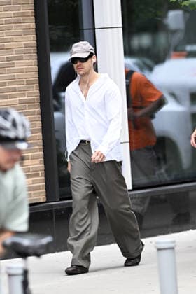 Harry Styles spotted on a walk in New York City ahead of his 30 show Madison Square Garden residency. The popstar looked cool in an oversized white shirt, tailored trousers and loafers Featuring: Harry Styles Where: New York City, New York, United States When: 25 Aug 2026 Credit: Elder Ordonez INSTARimages EDITORIAL USE ONLY. NOT FOR USE BY NEWSPAPERS BASED IN THE UK. Copyright: xx instar55944540