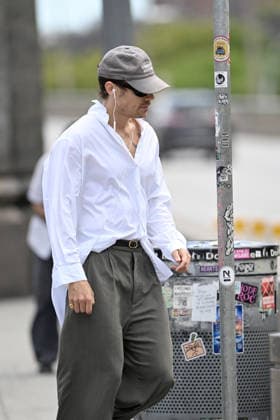 Harry Styles spotted on a walk in New York City ahead of his 30 show Madison Square Garden residency. The popstar looked cool in an oversized white shirt, tailored trousers and loafers Featuring: Harry Styles Where: New York City, New York, United States When: 25 Aug 2026 Credit: Elder Ordonez INSTARimages EDITORIAL USE ONLY. NOT FOR USE BY NEWSPAPERS BASED IN THE UK. Copyright: xx instar55944535