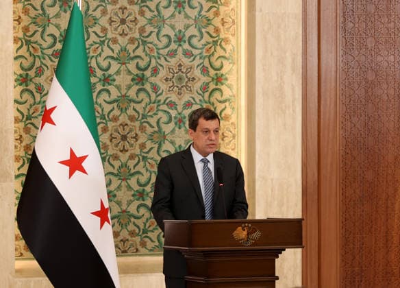 News Bilder des Tages Syrian President Ahmed al-Sharaa meets Mazloum Abdi in Damascus DAMASCUS, SYRIA - AUGUST 25: Ferhat Abdi Sahin, also known as Mazloum Abdi makes statements to members of the press following the meeting with Syrian President Ahmed al-Sharaa at the People s Palace in Damascus, Syria on August 25, 2026. Izz Aldien Alqasem Anadolu Damascus Syria. Editorial use only. Please get in touch for any other usage.  Copyright: x2026xAnadoluxIzzxAldienxAlqasemx