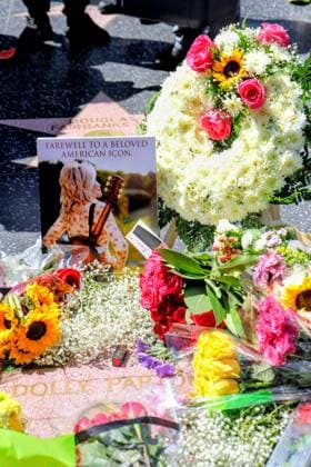 Fans leave tributes to Dolly Parton on her Hollywood Star on The Walk of Fame Where: Los Angeles, California, United States When: 25 Aug 2026 Credit: BOLD INSTARimages EDITORIAL USE ONLY. NOT FOR USE BY NEWSPAPERS BASED IN THE UK. Copyright: xx instar55944730