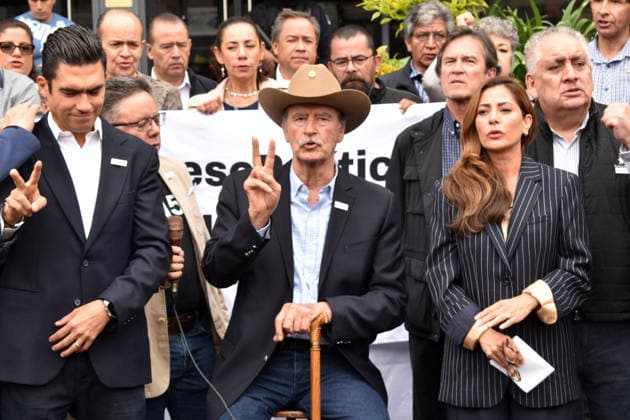 Mexican Opposition Politicians Gather Outside FGR to Petition for House Arrest (L-R) President of the National Action Party (PAN) Jorge Romero; Former Mexican President Vicente Fox and Veronica Ruffo, daughter of former Baja California Governor Ernesto Ruffo Appel stand outside the Attorney General s Office (FGR) to formally request house arrest on humanitarian grounds for Ernesto Ruffo Appel. Ruffo, the former governor of Baja California, is currently detained at the Altiplano federal prison under controversial charges of alleged fuel smuggling. in Mexico City, Mexico, on August 25, 2026. (Photo by Luis Barron Eyepix Group) Copyright: xLuisxBarronx xEyepixxGroupx LB_25082026_196282