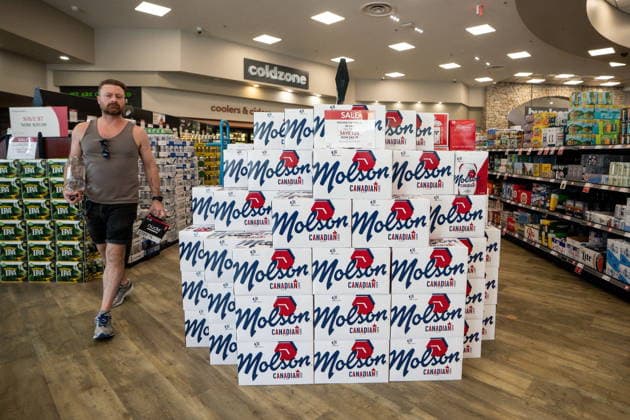 August 25, 2026, Vancouver, Bc, CANADA: Molson Canadian is pictured at a B.C. Liquor store in Vancouver on Tuesday, Aug. 25, 2026. Vancouver CANADA  - ZUMAc35_ 20260825_zaf_c35_099 Copyright: xEthanxCairnsx
