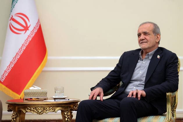 Iranian President Masoud Pezeshkian during a meeting with Pakistan Army Chief Asim Munir (not see) in Tehran, Iran, 24 August 2026. Araghchi stated that Iran is holding talks with Pakistani and Omani guests to emphasize regional solutions. In recent weeks, the crisis has escalated in negotiations over the Strait of Hormuz and the ongoing war against Iran.  IRN2026082508 IranianxPresidency