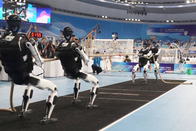 BEIJING, CHINA - AUGUST 25: Humanoid robots compete in a heavyweight tug-of-war match on day 4 of the 2nd World Humanoid Robot Games at National Speed Skating Oval on August 25, 2026 in Beijing, China.  Copyright: xVCGx 111662236767