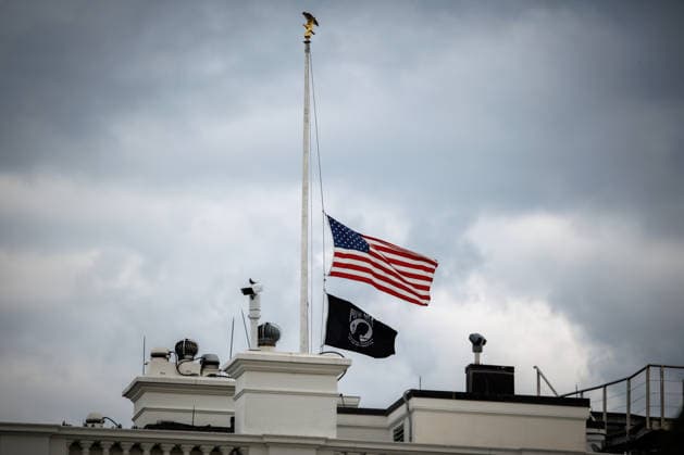 White House Flag Lowered to Half Staff Honoring Dolly Parton The American flag over the White House in Washington, DC, USA, is lowered to half staff to honor country music legend Dolly Parton after her family announced her passing at the age of 80 on Tuesday. August 25, 2026. Credit: Samuel Corum Pool via CNP Washington District of Columbia United States of America EDITORIAL USE ONLY Copyright: xx 260825_SIPA_White_House_ISP-5348-6515009 SamuelxCorumx-xPoolxviaxCNPx cnpphotos339743