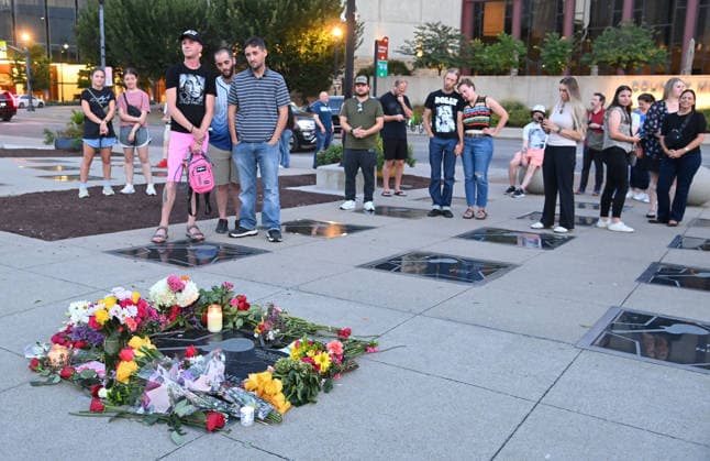 Dolly Parton Tributes Fans gather at Dolly Parton™s star at Music City Walk of Fame Park on August 25, 2026 in Nashville, TN. Nashville Music City Walk of Fame Park Tennessee USA Copyright: xTammiexArroyo AFF-USA.comx