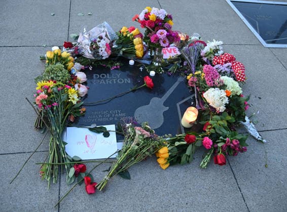 Dolly Parton Tributes Fans gather at Dolly Parton™s star at Music City Walk of Fame Park on August 25, 2026 in Nashville, TN. Nashville Music City Walk of Fame Park Tennessee USA Copyright: xTammiexArroyo AFF-USA.comx