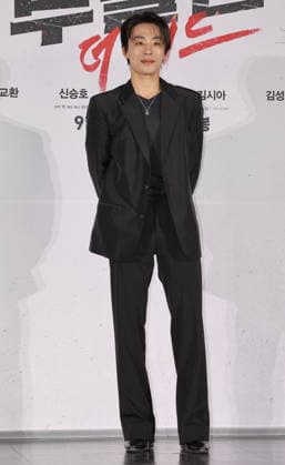 S. Korean actor Koo Kyo-hwan S. Korean actor Koo Kyo-hwan South Korean actor Koo Kyo-hwan, who stars in the new movie Reawaken Man: The Red, poses for a photo during a publicity event in Seoul on Aug. 26, 2026, to promote the movie, set to hit local screens in South Korea on Sept. 30. (Yonhap) 2026-08-26 14:38:18 < 1980-2026 YONHAPNEWS AGENCY. .> ¼­¿ïÆ¯º°½Ã EDITORIAL USE ONLY  Copyright: xx PYH2026082613340034400 YonhapxNewsx yonphotos256001