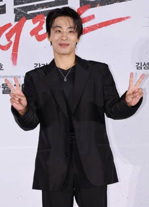 S. Korean actor Koo Kyo-hwan S. Korean actor Koo Kyo-hwan South Korean actor Koo Kyo-hwan, who stars in the new movie Reawaken Man: The Red, poses for a photo during a publicity event in Seoul on Aug. 26, 2026, to promote the movie, set to hit local screens in South Korea on Sept. 30. (Yonhap) 2026-08-26 14:38:34 < 1980-2026 YONHAPNEWS AGENCY. .> ¼­¿ïÆ¯º°½Ã EDITORIAL USE ONLY  Copyright: xx PYH2026082613400034400 YonhapxNewsx yonphotos256003
