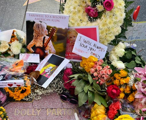 Fans gather around Dolly Parton s Hollywood Walk of Fame star, paying tribute with flowers and notes to the iconic singer, songwriter, actress, business woman, and philanthropist on Tuesday, August 25, 2026. Parton died today after a Brief Battle with cancer, her reps confirmed.  LAP2026082513 JIMxRUYMEN