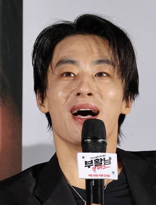 S. Korean actor Koo Kyu-hwan S. Korean actor Koo Kyu-hwan South Korean actor Koo Kyu-hwan, who stars in the new movie Reawaken Man: The Red, speaks during a publicity event in Seoul on Aug. 26, 2026, to promote the movie, set to hit local screens in South Korea on Sept. 30. (Yonhap) 2026-08-26 14:40:59 < 1980-2026 YONHAPNEWS AGENCY. .> ¼­¿ïÆ¯º°½Ã EDITORIAL USE ONLY  Copyright: xx PYH2026082613870034400 YonhapxNewsx yonphotos256017