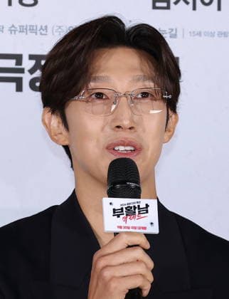 S. Korean actor Kang Ki-young S. Korean actor Kang Ki-young South Korean actor Kang Ki-young, who stars in the new movie Reawaken Man: The Red, speaks during a publicity event in Seoul on Aug. 26, 2026, to promote the movie, set to hit local screens in South Korea on Sept. 30. (Yonhap) 2026-08-26 14:41:40 < 1980-2026 YONHAPNEWS AGENCY. .> ¼­¿ïÆ¯º°½Ã EDITORIAL USE ONLY  Copyright: xx PYH2026082613970034400 YonhapxNewsx yonphotos256023