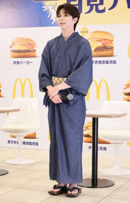 August 26, 2026, Tokyo, Japan - Japanese actor and singer Daichi Shiozaki attends a promotional event of McDonald s Japan s new tsukimi burger (moon-viewing burger) in Tokyo on Wednesday, August 26, 2026. McDonald s Japan will put the new series of tsukimi burgers, hamburger with fried egg on the market on September 2 ahead of the harvest moon festival. (photo by Yoshio Tsunoda AFLO)  aflo_343074913