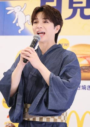 August 26, 2026, Tokyo, Japan - Japanese actor and singer Daichi Shiozaki attends a promotional event of McDonald s Japan s new tsukimi burger (moon-viewing burger) in Tokyo on Wednesday, August 26, 2026. McDonald s Japan will put the new series of tsukimi burgers, hamburger with fried egg on the market on September 2 ahead of the harvest moon festival. (photo by Yoshio Tsunoda AFLO)  aflo_343074924