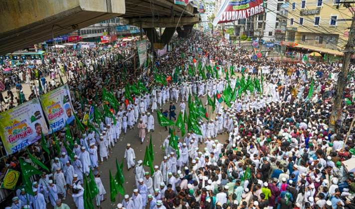 August 26, 2026, Chittagong, Chittagong, Bangladesh: Thousands of people took part in a Jashne Julus, or joyous religious procession, held in Chattogram city to mark Eid-e-Milad-un-Nabi. Carrying colorful flags and banners, people from different walks of life joined the procession in a festive religious atmosphere. The cityÃ¢â‚¬â ¢s streets were filled with a massive gathering, creating a vibrant and celebratory scene. Chittagong Bangladesh - ZUMAs356 20260826_zip_s356_016 Copyright: xMohammedxSumanx