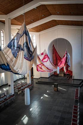 Berlin Mitte Tiergarten; das Kulturforum : Kirche St. Matthäus am Matthäikirchplatz; Ausstellung: Als ich dachte es sei Luft - eine Installation von Nadine Schemmann - 26.08.2026 Kulturforum *** Berlin Mitte, Tiergarten, Kulturforum, St. Matthäus Church on Matthäikirchplatz, Exhibition: When I Thought It Was Air, an installation by Nadine Schemmann, August 26, 2026, Kulturforum