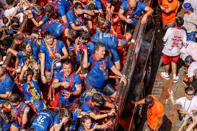 La Tomatina Celebration in Bunol, Valencia, 2026 Several participants in the La Tomatina festival in Bunol throw tomatoes from a truck at the rest of the crowd on August 26, 2026, in Bunol, Valencia, Valencian Community, Spain. La Tomatina is always held on the last Wednesday of August, as part of Bunol’s festival week, and involves participants throwing tomatoes at one another. Seven trucks were needed to transport the 150,000 kilograms of tomatoes thrown in this unique battle, which this year celebrates its 79th anniversary. AUGUST 26, 2026 FESTIVAL TRADITION CULTURE Bunol, Valencia, Valencian Community Bunol, Valencia, Valencian Community, Spain  Copyright: xRoberxSolsonax 7732768