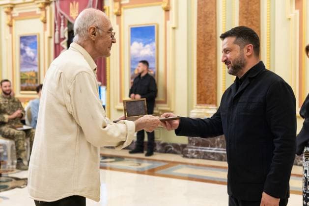 Zelensky Presents National Legend of Ukraine Awards Ukrainian President Volodymyr Zelensky presents the National Legend of Ukraine awards to a number of military personnel and civilians during a ceremony in Ukraine on August 26, 2026. Photo by PRESIDENT OF UKRAINE apaimages Ukraine Ukraine Ukraine 260826_Ukraine_UPO_00(12).jpeg Copyright: xapaimagesxPRESIDENTxOFxUKRAINEx xapaimagesx