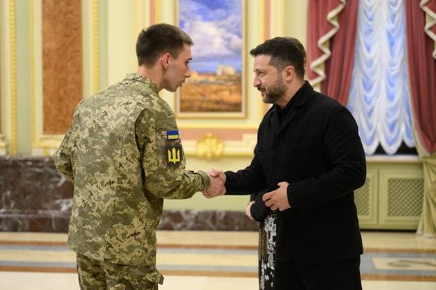 Zelensky Presents National Legend of Ukraine Awards Ukrainian President Volodymyr Zelensky presents the National Legend of Ukraine awards to a number of military personnel and civilians during a ceremony in Ukraine on August 26, 2026. Photo by PRESIDENT OF UKRAINE apaimages Ukraine Ukraine Ukraine 260826_Ukraine_UPO_00(14).jpeg Copyright: xapaimagesxPRESIDENTxOFxUKRAINEx xapaimagesx