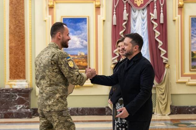 Zelensky Presents National Legend of Ukraine Awards Ukrainian President Volodymyr Zelensky presents the National Legend of Ukraine awards to a number of military personnel and civilians during a ceremony in Ukraine on August 26, 2026. Photo by PRESIDENT OF UKRAINE apaimages Ukraine Ukraine Ukraine 260826_Ukraine_UPO_00(28).jpeg Copyright: xapaimagesxPRESIDENTxOFxUKRAINEx xapaimagesx