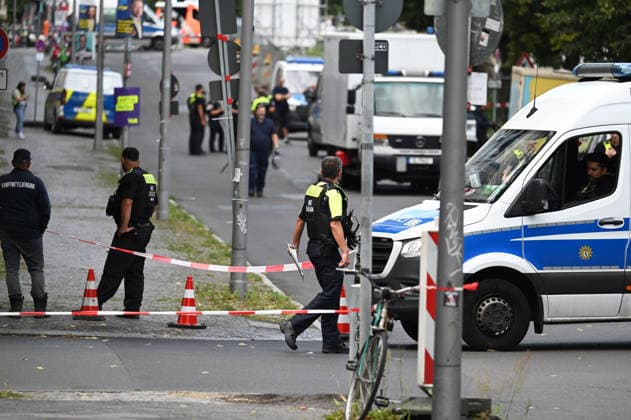 WWII bomb discovered in Berlin BERLIN, GERMANY - AUGUST 26: Police officers are seen near the Neukoelln Ship Canal, where an unexploded World War II bomb was discovered during construction work in Berlin, Germany, on August 26, 2026. The bomb is due to be defused later in the day, and the exclusion zone may be extended, potentially affecting residential buildings, schools, daycare centres and a nursing home. Volodymyr Sindieiev Anadolu Berlin Germany. Editorial use only. Please get in touch for any other usage.  Copyright: x2026xAnadoluxVolodymyrxSindieievx