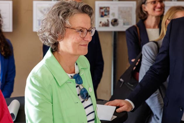 26.08.2026. Düsseldorf. Im Rahmen der diesjährigen Aktionstage besucht Ina Scharrenbach, NRW-Ministerin für Heimat, Kommunales, Bau und Digitalisierung des Landes Nordrhein-Westfalen den GOL:D ECK Landmarken Neubau mit gemischter Nutzung. Düsseldorf Lütticher Straße 1 Nordrhein-Westfalen Deutschland *** August 26, 2026, Düsseldorf: As part of this year’s action days, Ina Scharrenbach, Minister for Home Affairs, Municipal Affairs, Construction, and Digitalization of the State of North Rhine-Westphalia, visits the GOL D ECK Landmarken mixed-use development at Lütticher Straße 1 in Düsseldorf, North Rhine-Westphalia, Germany.