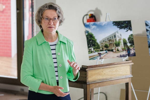26.08.2026. Düsseldorf. Im Rahmen der diesjährigen Aktionstage besucht Ina Scharrenbach, NRW-Ministerin für Heimat, Kommunales, Bau und Digitalisierung des Landes Nordrhein-Westfalen den GOL:D ECK Landmarken Neubau mit gemischter Nutzung. Düsseldorf Lütticher Straße 1 Nordrhein-Westfalen Deutschland *** August 26, 2026, Düsseldorf: As part of this year’s action days, Ina Scharrenbach, Minister for Home Affairs, Municipal Affairs, Construction, and Digitalization of the State of North Rhine-Westphalia, visits the GOL D ECK Landmarken mixed-use development at Lütticher Straße 1 in Düsseldorf, North Rhine-Westphalia, Germany.