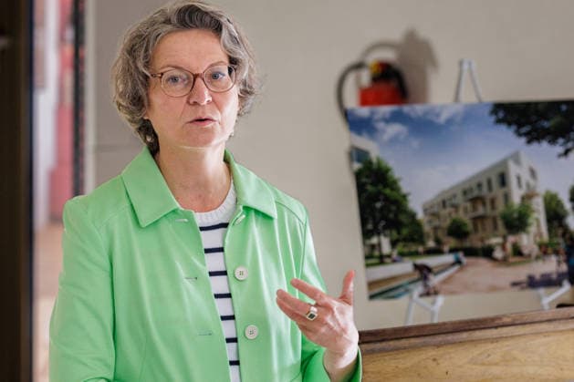 26.08.2026. Düsseldorf. Im Rahmen der diesjährigen Aktionstage besucht Ina Scharrenbach, NRW-Ministerin für Heimat, Kommunales, Bau und Digitalisierung des Landes Nordrhein-Westfalen den GOL:D ECK Landmarken Neubau mit gemischter Nutzung. Düsseldorf Lütticher Straße 1 Nordrhein-Westfalen Deutschland *** August 26, 2026, Düsseldorf: As part of this year’s action days, Ina Scharrenbach, Minister for Home Affairs, Municipal Affairs, Construction, and Digitalization of the State of North Rhine-Westphalia, visits the GOL D ECK Landmarken mixed-use development at Lütticher Straße 1 in Düsseldorf, North Rhine-Westphalia, Germany.