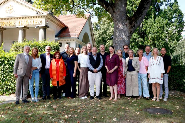 Schlosspark Theater, Annual Press Conference at the Schlosspark Theater, Berlin, August 26, 2026: Dieter Hallervorden with the actors from the Schlosspark Theater’s upcoming in-house productions at the annual press conference for the 2026–27 season at the Schlosspark Theater in Berlin on August 26, 2026. Berlin Schlosspark Theater Copyright: xAnitaxBuggex