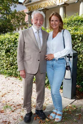 Schlosspark Theater, Annual Press Conference at the Schlosspark Theater, Berlin, August 26, 2026 Dieter Hallervorden with his wife Christiane Zander at the annual press conference for the 2026–27 season at the Schlosspark Theater in Berlin on August 26, 2026 Berlin Schlosspark Theater Copyright: xAnitaxBuggex