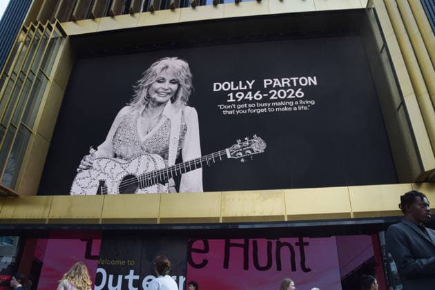 August 26, 2026, London, England, United Kingdom: A tribute to Dolly Parton is displayed at the arts and entertainment venue Outernet in LondonÃ¢â‚¬â ¢s West End. The country music legend and actress died aged 80. London United Kingdom - ZUMAv130 20260826_zip_v130_013 Copyright: xVukxValcicx