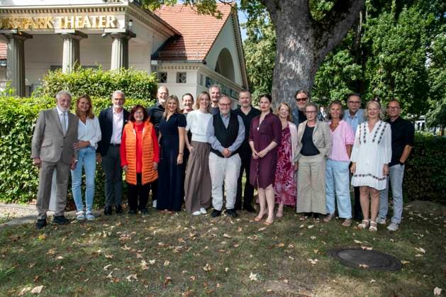 ABB SCHLOSSPARK Dieter Hallervorden, Christiane Zander, Marko Pustisek, Brigitte Grothum, Kai Wiesinger, Barbara Maria Sava, Max Tidof, Judith Richter, Heinrich Schafmeister, Frank Lorenz Engel, Nicholas Reinke, Isabel Polak, Nathalie Hallervorden, Anatol Preissler,