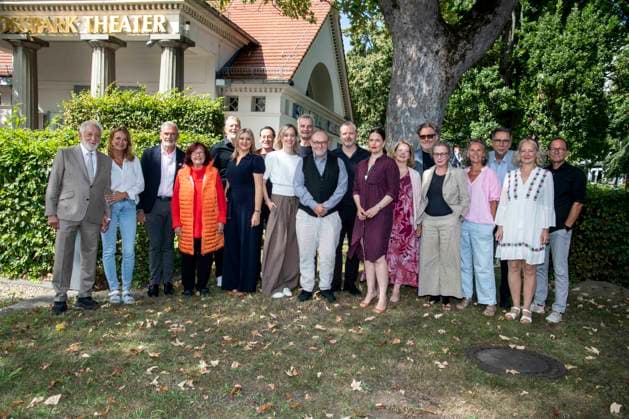 ABB SCHLOSSPARK Dieter Hallervorden, Christiane Zander, Marko Pustisek, Brigitte Grothum, Kai Wiesinger, Barbara Maria Sava, Max Tidof, Judith Richter, Heinrich Schafmeister, Frank Lorenz Engel, Nicholas Reinke, Isabel Polak, Nathalie Hallervorden, Anatol Preissler,