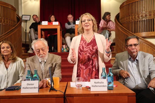 Christiane Zander, Dieter Hallervorden, and Nathalie Hallervorden at the annual press conference for the 2026–27 season at the Schlosspark Theater in Berlin, August 26, 2026 Copyright: xAgenturxMatthiasxWehnertx xM.xGränzdörferx