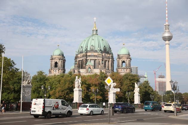 Berlin, Germany, August 26, 2026 Just imagine, you’re standing in the Lustgarten on Berlin’s Museum Island, looking out at the imposing Berlin Cathedral and the Neues Museum. Museum Island isn’t just a genuine piece of Berlin’s history—it’s also a UNESCO World Heritage Site and one of the city’s absolute highlights. Copyright: xAgenturxMatthiasxWehnertx xM.xGränzdörferx