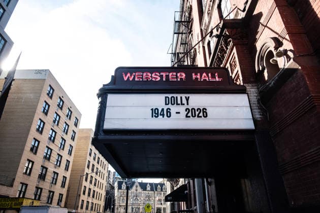 August 26, 2026, New York City, New York, USA: Signage on the Webster Hall music venue marquee that reads:. DOLLY.1946-2026 .Dolly Parton passed away at the Vanderbilt-Ingram Cancer Center in Nashville, Tennessee, where she had been hospitalized since August 21. While her team confirmed that a brief battle with cancer was the cause of death, they did not disclose the specific type of cancer she faced. New York City USA  - ZUMAt442 20260826_znp_t442_006 Copyright: xBillyxTompkinsx