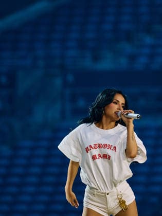 August 26, 2026, Seattle, Washington, USA: BECKY G (REBBECA MARIE GOMEZ) performs as an opener during the Viajando Por El Mundo Tropitour at Lumen Field in Seattle, Washington. Seattle USA  - ZUMAd218 20260826_zsp_d218_014 Copyright: xRichardxDizonx