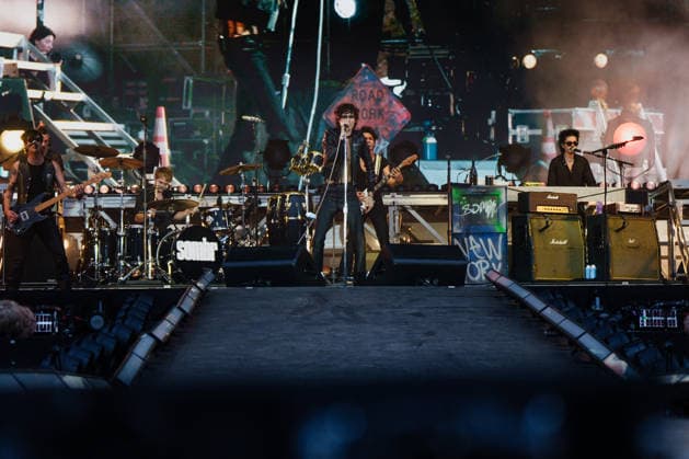 Sombr The artists on stage at the Rock en Seine 2026 festival at the Saint Cloud estate on August 26, 2026 Alexandre Fumeron Bestimage The artists on stage at the Rock en Seine 2026 festival at the Saint Cloud estate on August 26, 2026 Saint Cloud, France  Copyright: xAlexandrexFumeronx xBestimagexAlexandrexFumeronx xBestimagex