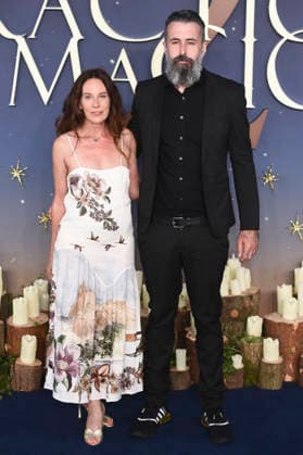 Kelly Marcel and Scroobius Pip at the premiere of the movie *Practical Magic 2: Enchanted Sisters* at the Odeon Luxe Leicester Square in London, August 26, 2026 Foto:xS.xVasx xFuturexImagex magic_6907