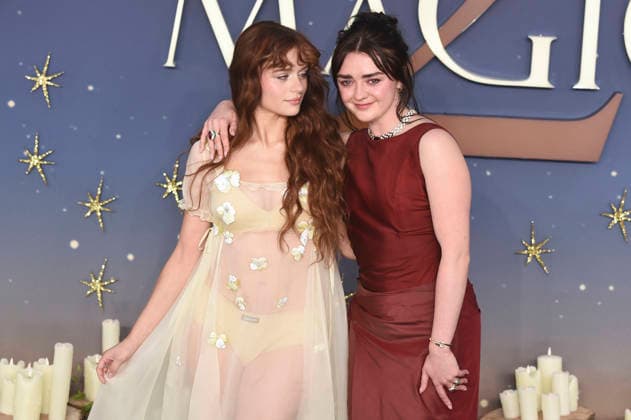 Joey King and Maisie Williams at the premiere of the movie *Practical Magic 2: Enchanted Sisters* at the Odeon Luxe Leicester Square in London, August 26, 2026 Foto:xS.xVasx xFuturexImagex magic_6943