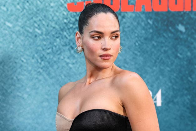 Los Angeles Premiere Of A24 s Onslaught LOS ANGELES, CALIFORNIA, USA - AUGUST 26: Adria Arjona arrives at the Los Angeles Premiere Of A24 s Onslaught held at Regal LA Live on August 26, 2026 in Los Angeles, California, United States. Los Angeles Regal LA Live California United States Copyright: xXavierxCollin ImagexPressxAgencyx