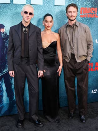 Los Angeles Premiere Of A24 s Onslaught LOS ANGELES, CALIFORNIA, USA - AUGUST 26: Dan Stevens, Adria Arjona and Drew Starkey arrive at the Los Angeles Premiere Of A24 s Onslaught held at Regal LA Live on August 26, 2026 in Los Angeles, California, United States. Los Angeles Regal LA Live California United States Copyright: xXavierxCollin ImagexPressxAgencyx