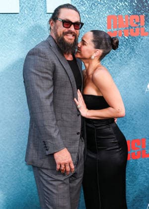 Los Angeles Premiere Of A24 s Onslaught LOS ANGELES, CALIFORNIA, USA - AUGUST 26: Jason Momoa and girlfriend Adria Arjona arrive at the Los Angeles Premiere Of A24 s Onslaught held at Regal LA Live on August 26, 2026 in Los Angeles, California, United States. Los Angeles Regal LA Live California United States Copyright: xXavierxCollin ImagexPressxAgencyx
