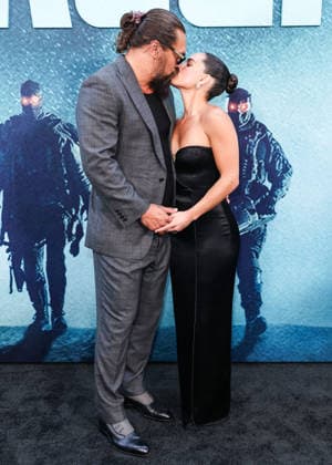 Los Angeles Premiere Of A24 s Onslaught LOS ANGELES, CALIFORNIA, USA - AUGUST 26: Jason Momoa and girlfriend Adria Arjona arrive at the Los Angeles Premiere Of A24 s Onslaught held at Regal LA Live on August 26, 2026 in Los Angeles, California, United States. Los Angeles Regal LA Live California United States Copyright: xXavierxCollin ImagexPressxAgencyx