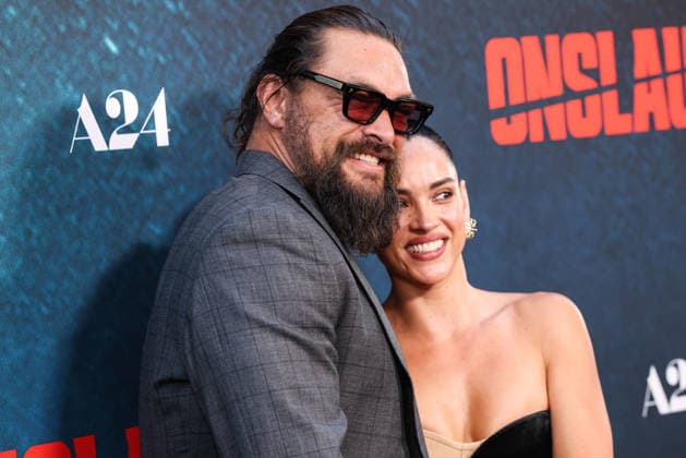 Los Angeles Premiere Of A24 s Onslaught LOS ANGELES, CALIFORNIA, USA - AUGUST 26: Jason Momoa and girlfriend Adria Arjona arrive at the Los Angeles Premiere Of A24 s Onslaught held at Regal LA Live on August 26, 2026 in Los Angeles, California, United States. Los Angeles Regal LA Live California United States Copyright: xXavierxCollin ImagexPressxAgencyx