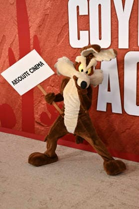 Wile E. Coyote at the premiere of the movie *Coyote vs. Acme* at the Fox Village Theater in Los Angeles, August 26, 2026 Foto:xD.xStarbuckx xFuturexImagex coyote_6802