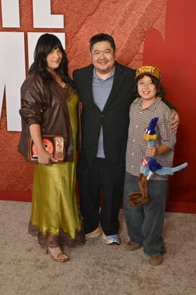 Eric Bauza with his family at the premiere of the movie *Coyote vs. Acme* at the Fox Village Theater in Los Angeles, August 26, 2026 Foto:xD.xStarbuckx xFuturexImagex coyote_6857