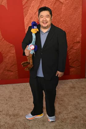 Eric Bauza at the premiere of the movie *Coyote vs. Acme* at the Fox Village Theater in Los Angeles, August 26, 2026 Foto:xD.xStarbuckx xFuturexImagex coyote_6860