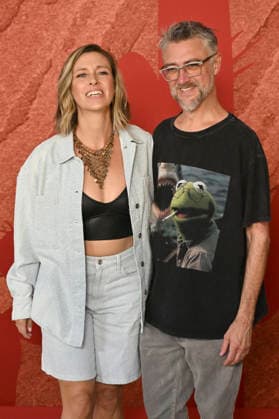 Natasha Halevi with her husband Sean Gunn at the premiere of the movie *Coyote vs. Acme* at the Fox Village Theater in Los Angeles, August 26, 2026 Foto:xD.xStarbuckx xFuturexImagex coyote_6892