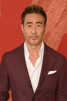 Kenneth Choi at the premiere of the movie *Coyote vs. Acme* at the Fox Village Theater in Los Angeles, August 26, 2026 Foto:xD.xStarbuckx xFuturexImagex coyote_6896